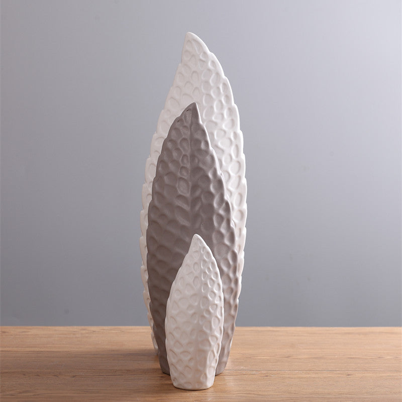 Contemporary Blooms: Nordic Ceramic Flower Vase