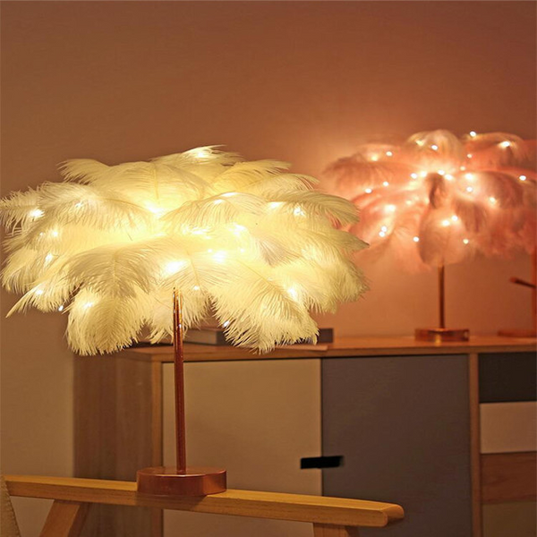 Elegant Plumes: Nordic Feather Table Lamp