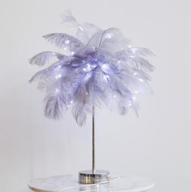 Elegant Plumes: Nordic Feather Table Lamp